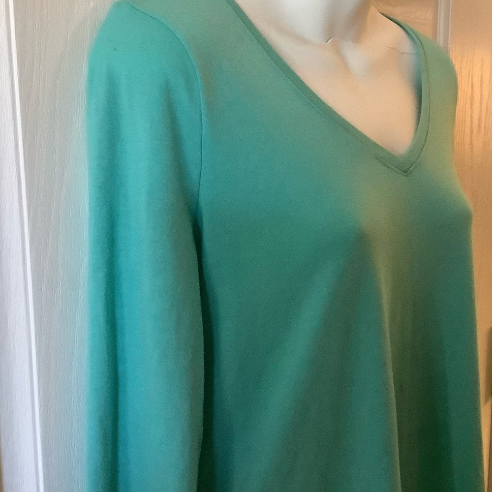 Women's Green V-Neck Top - Picture 4 of 10